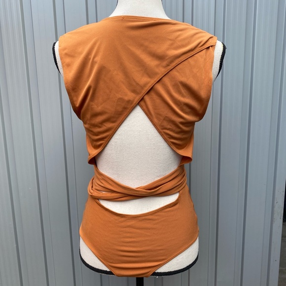 BCBGeneration Surplice V-neck Front Tie Bodysuit - Picture 5 of 8